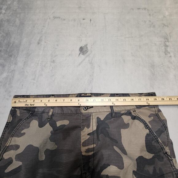 Levi's Shorts Mens 38 Camouflage Cargo Multi Pocket Zip Fly Utility - Picture 8 of 10